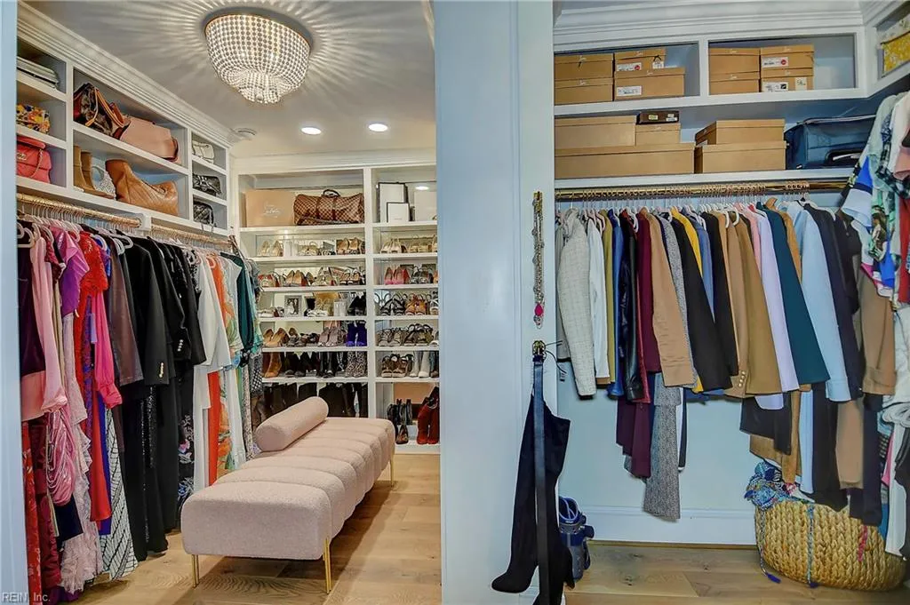 Virginia Beach, Virginia 23451, United States, 5 Bedrooms Bedrooms, ,3 BathroomsBathrooms,Residential,Pending,81289