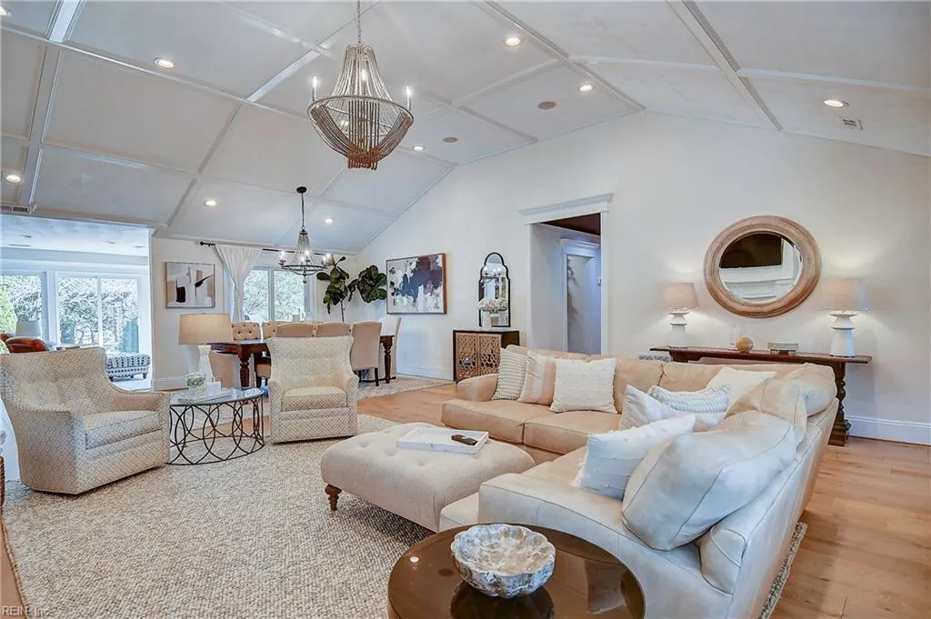 Virginia Beach, Virginia 23451, United States, 5 Bedrooms Bedrooms, ,3 BathroomsBathrooms,Residential,Pending,81289