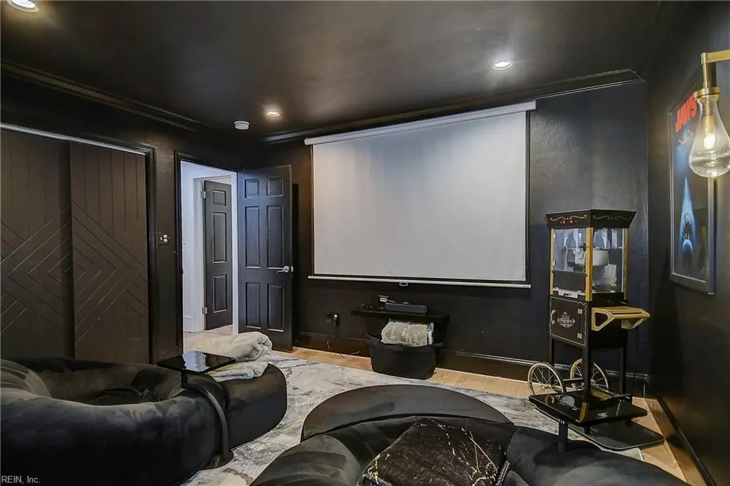 Virginia Beach, Virginia 23451, United States, 5 Bedrooms Bedrooms, ,3 BathroomsBathrooms,Residential,Pending,81289