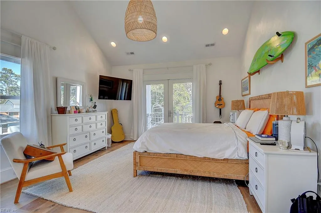 Virginia Beach, Virginia 23451, United States, 5 Bedrooms Bedrooms, ,3 BathroomsBathrooms,Residential,Pending,81289