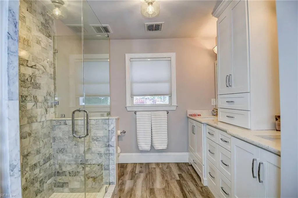 Virginia Beach, Virginia 23451, United States, 5 Bedrooms Bedrooms, ,3 BathroomsBathrooms,Residential,Pending,81289