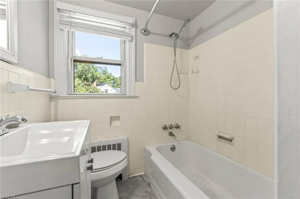 Norfolk, Virginia 23503, United States, 4 Bedrooms Bedrooms, ,2 BathroomsBathrooms,Residential,Pending,206433