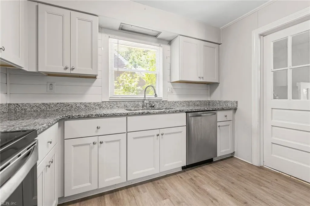 Norfolk, Virginia 23503, United States, 4 Bedrooms Bedrooms, ,2 BathroomsBathrooms,Residential,Pending,206433