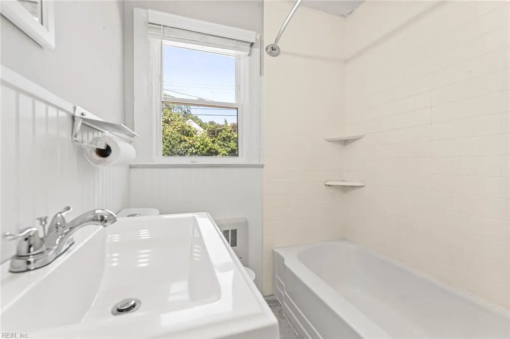 Norfolk, Virginia 23503, United States, 4 Bedrooms Bedrooms, ,2 BathroomsBathrooms,Residential,Pending,206433