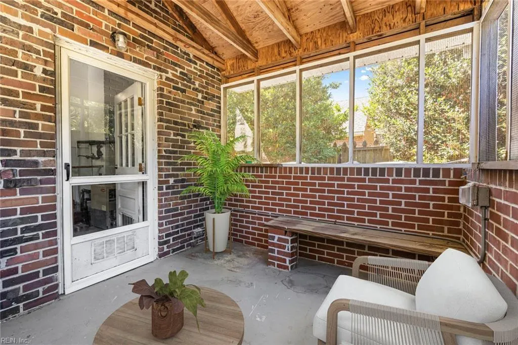 Norfolk, Virginia 23503, United States, 4 Bedrooms Bedrooms, ,2 BathroomsBathrooms,Residential,Pending,206433