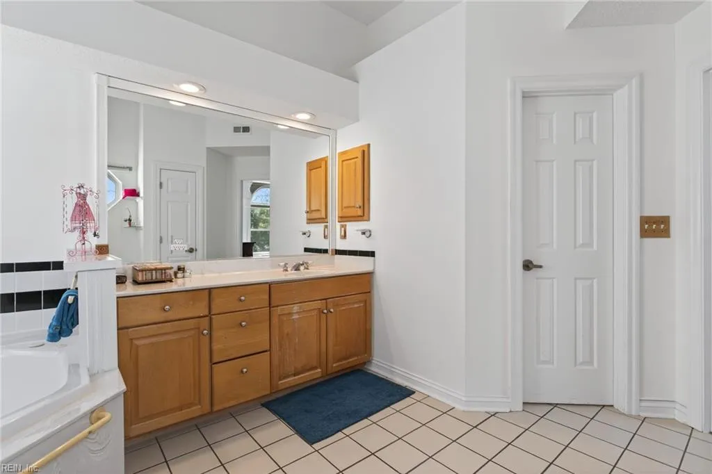 Virginia Beach, Virginia 23451, United States, 3 Bedrooms Bedrooms, ,3 BathroomsBathrooms,Residential,Active,204646