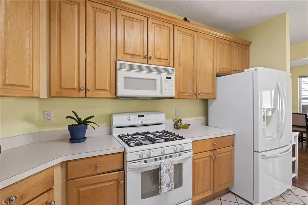 Virginia Beach, Virginia 23451, United States, 3 Bedrooms Bedrooms, ,3 BathroomsBathrooms,Residential,Active,204646