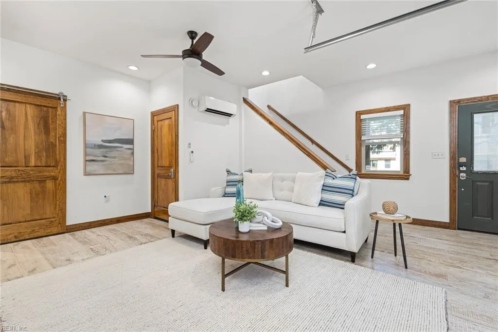 Virginia Beach, Virginia 23454, United States, 5 Bedrooms Bedrooms, ,6 BathroomsBathrooms,Residential,Active,178842