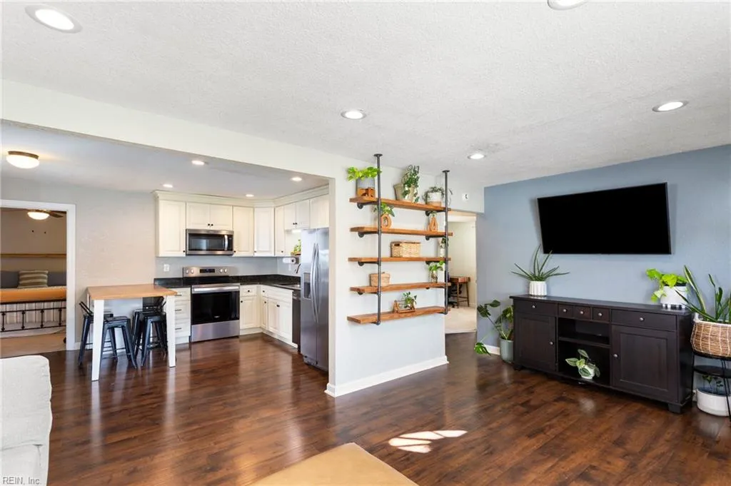 Hampton, Virginia 23666, United States, 3 Bedrooms Bedrooms, ,2 BathroomsBathrooms,Residential,Pending,116819