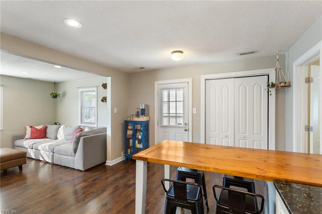 Hampton, Virginia 23666, United States, 3 Bedrooms Bedrooms, ,2 BathroomsBathrooms,Residential,Pending,116819