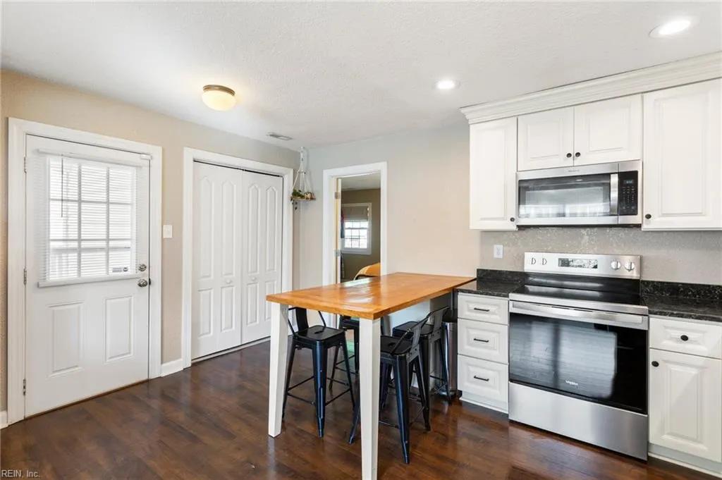 Hampton, Virginia 23666, United States, 3 Bedrooms Bedrooms, ,2 BathroomsBathrooms,Residential,Pending,116819