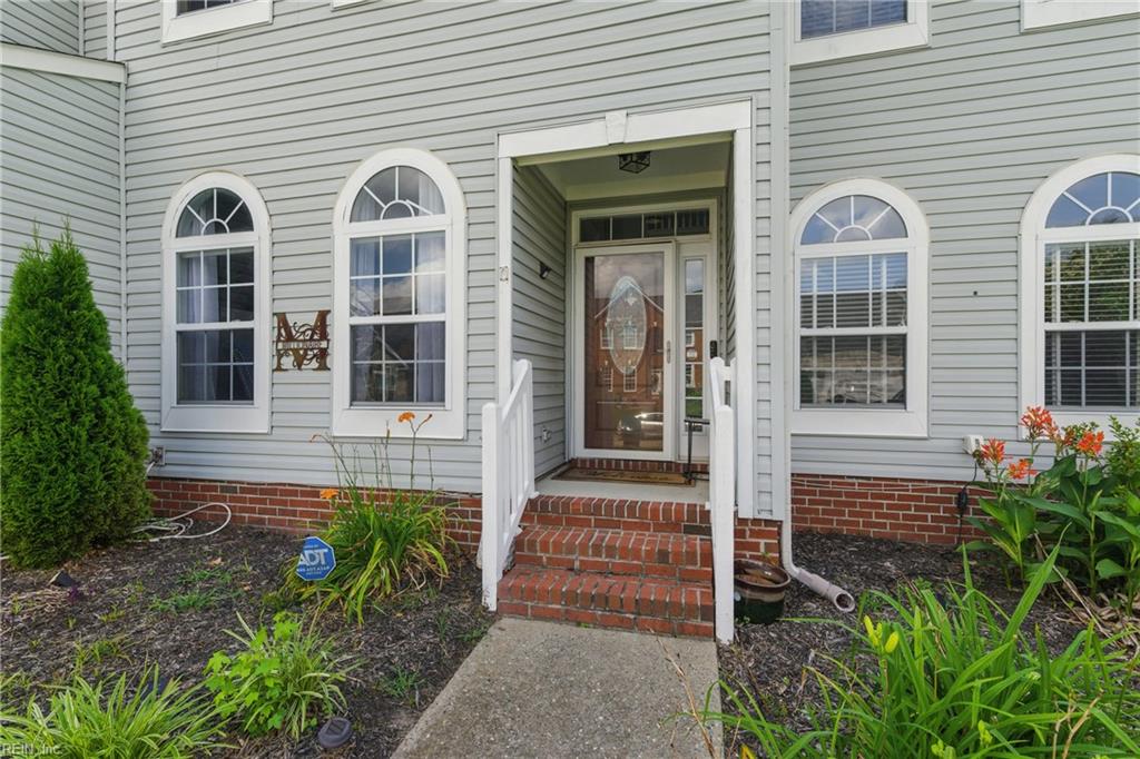 221 Woodburne LN