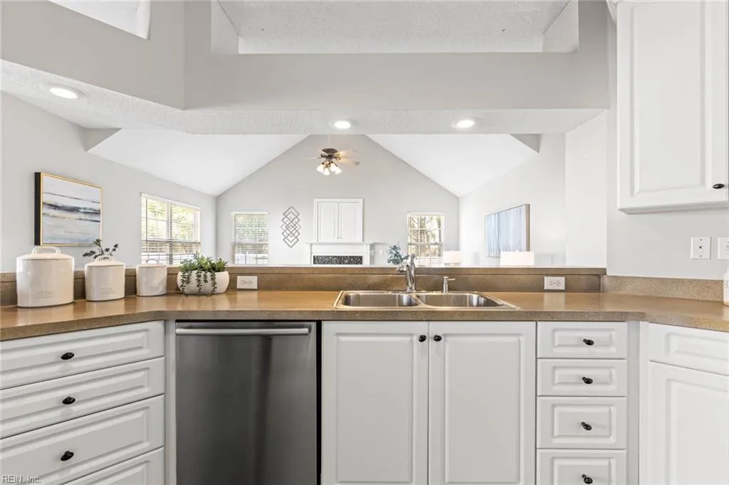 Virginia Beach, Virginia 23451, United States, 4 Bedrooms Bedrooms, ,3 BathroomsBathrooms,Residential,Active,106467