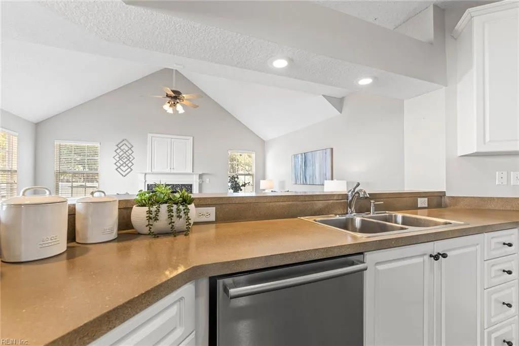 Virginia Beach, Virginia 23451, United States, 4 Bedrooms Bedrooms, ,3 BathroomsBathrooms,Residential,Active,106467