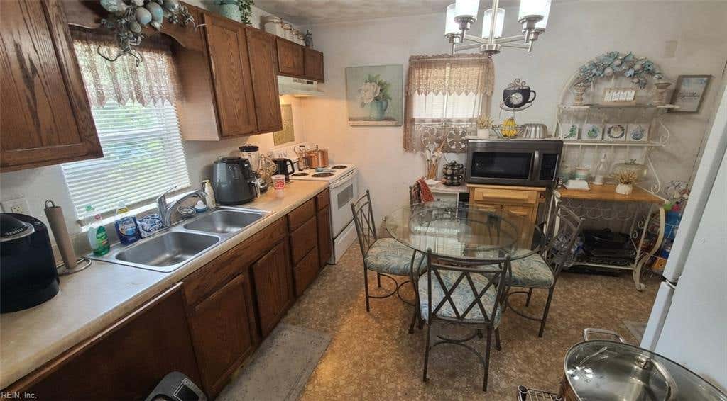Photo of 404 Hunter Street, Suffolk, VA 23434 (MLS # 10641462)