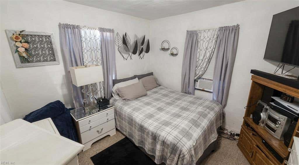 Photo of 404 Hunter Street, Suffolk, VA 23434 (MLS # 10641462)