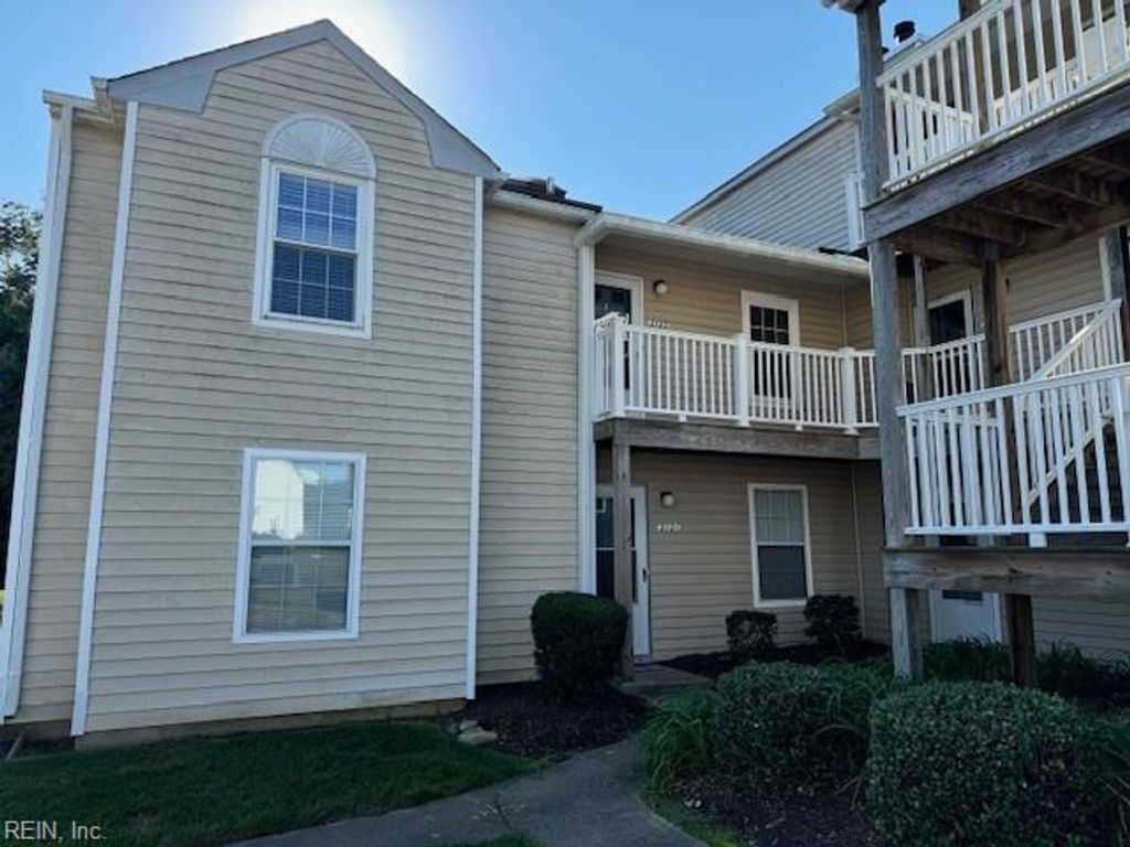 Photo of 2123 Retreat Court, Virginia Beach, VA 23454 (MLS # 10634060)