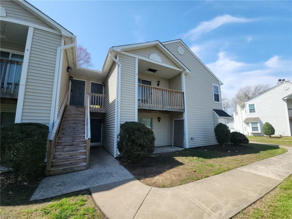 Photo of 1605 Stone Moss Reach #B, Chesapeake, VA 23320 (MLS # 10624346)