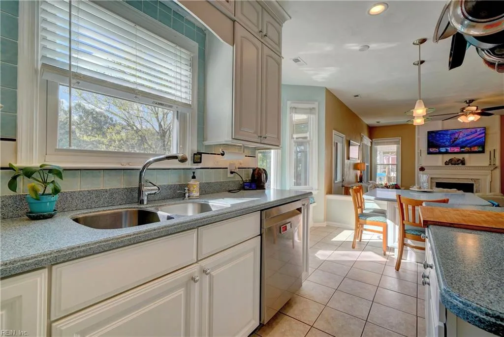 Chesapeake, Virginia 23322, United States, 4 Bedrooms Bedrooms, ,3 BathroomsBathrooms,Residential,Pending,120382