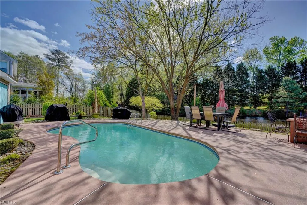 Chesapeake, Virginia 23322, United States, 4 Bedrooms Bedrooms, ,3 BathroomsBathrooms,Residential,Pending,120382