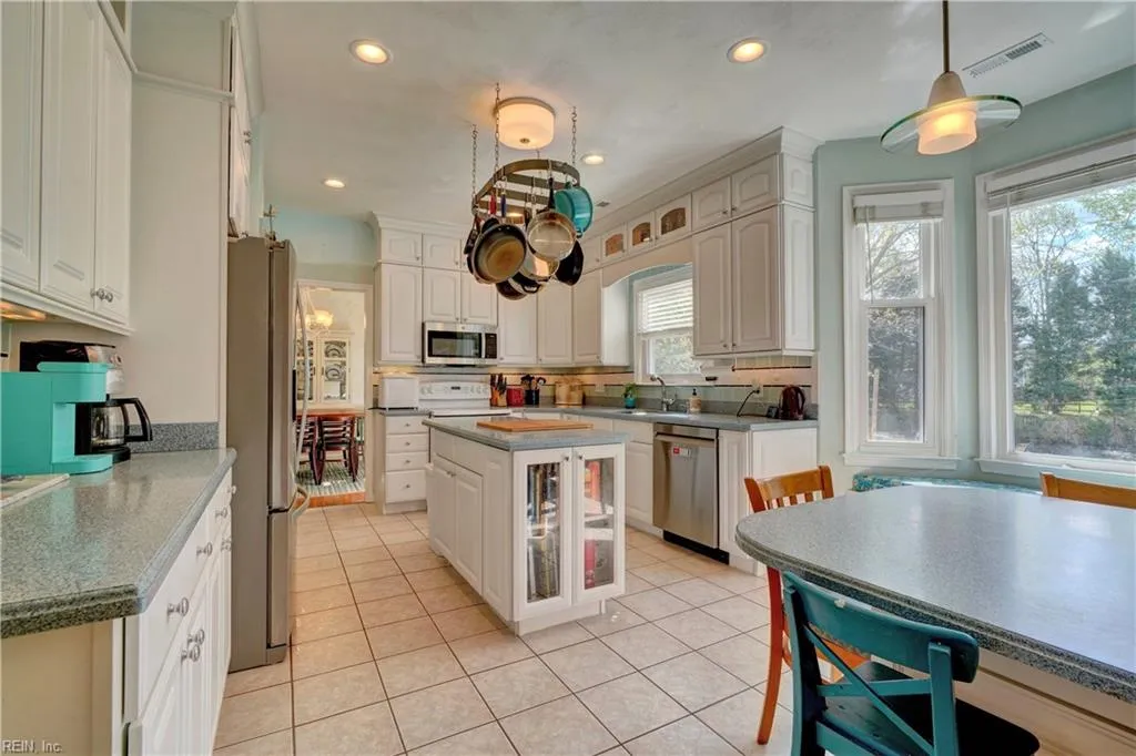 Chesapeake, Virginia 23322, United States, 4 Bedrooms Bedrooms, ,3 BathroomsBathrooms,Residential,Pending,120382