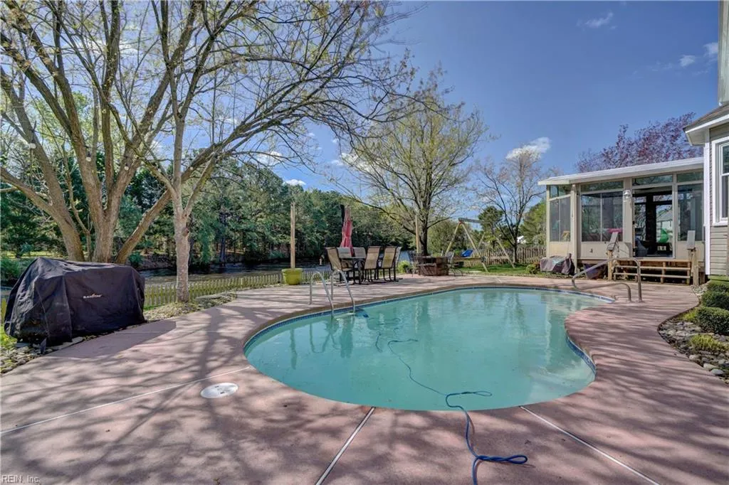 Chesapeake, Virginia 23322, United States, 4 Bedrooms Bedrooms, ,3 BathroomsBathrooms,Residential,Pending,120382