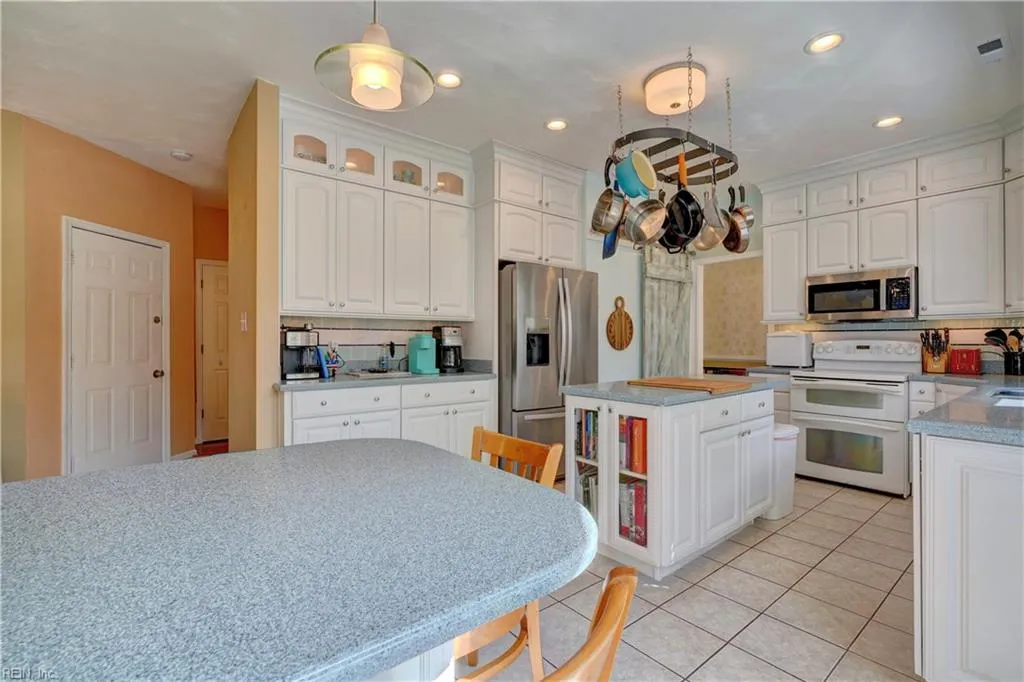 Chesapeake, Virginia 23322, United States, 4 Bedrooms Bedrooms, ,3 BathroomsBathrooms,Residential,Pending,120382