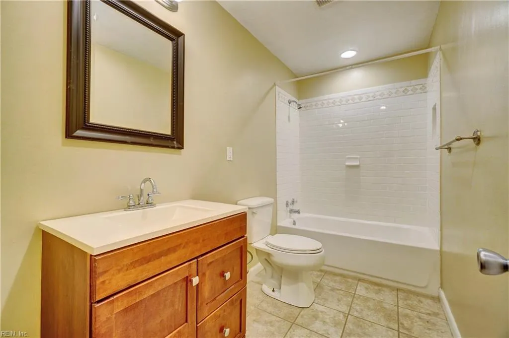 Norfolk, Virginia 23505, United States, 4 Bedrooms Bedrooms, ,2 BathroomsBathrooms,Residential,Active,233711