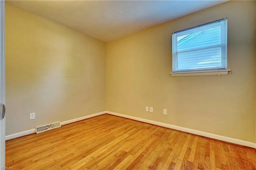 Norfolk, Virginia 23505, United States, 4 Bedrooms Bedrooms, ,2 BathroomsBathrooms,Residential,Active,233711