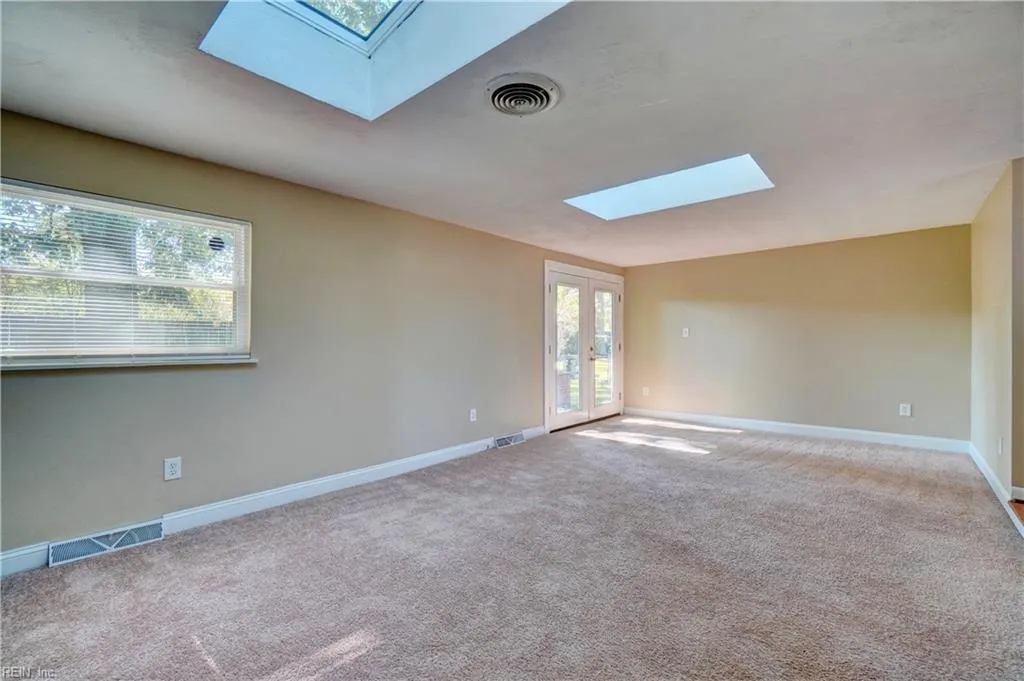 Norfolk, Virginia 23505, United States, 4 Bedrooms Bedrooms, ,2 BathroomsBathrooms,Residential,Active,233711