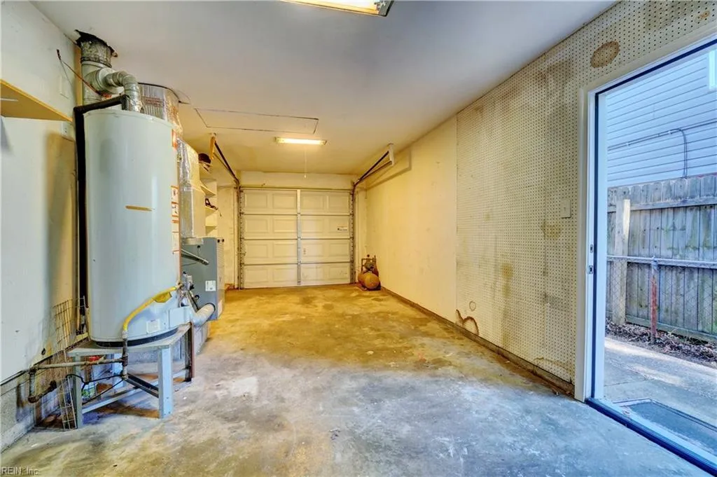 Norfolk, Virginia 23505, United States, 4 Bedrooms Bedrooms, ,2 BathroomsBathrooms,Residential,Active,233711