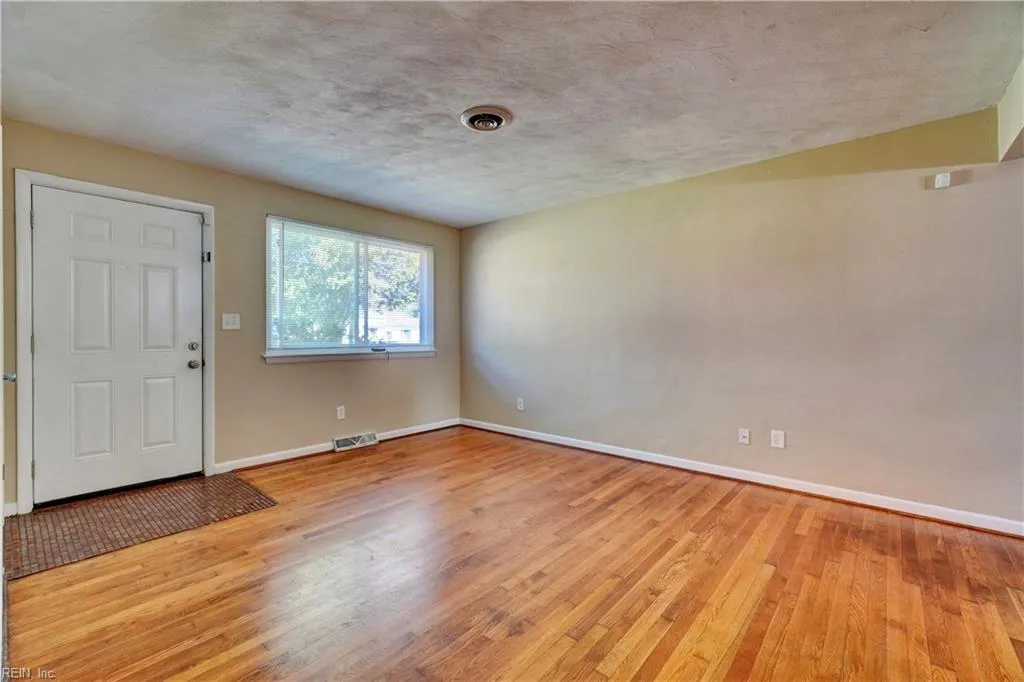 Norfolk, Virginia 23505, United States, 4 Bedrooms Bedrooms, ,2 BathroomsBathrooms,Residential,Active,233711