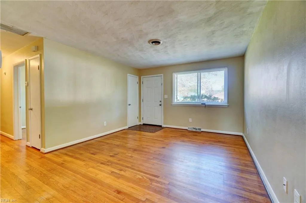 Norfolk, Virginia 23505, United States, 4 Bedrooms Bedrooms, ,2 BathroomsBathrooms,Residential,Active,233711