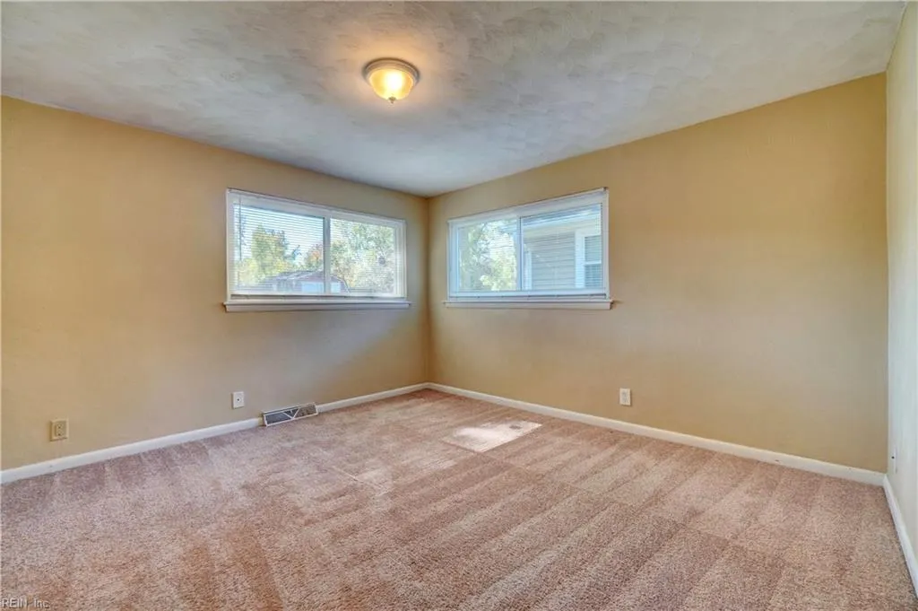 Norfolk, Virginia 23505, United States, 4 Bedrooms Bedrooms, ,2 BathroomsBathrooms,Residential,Active,233711