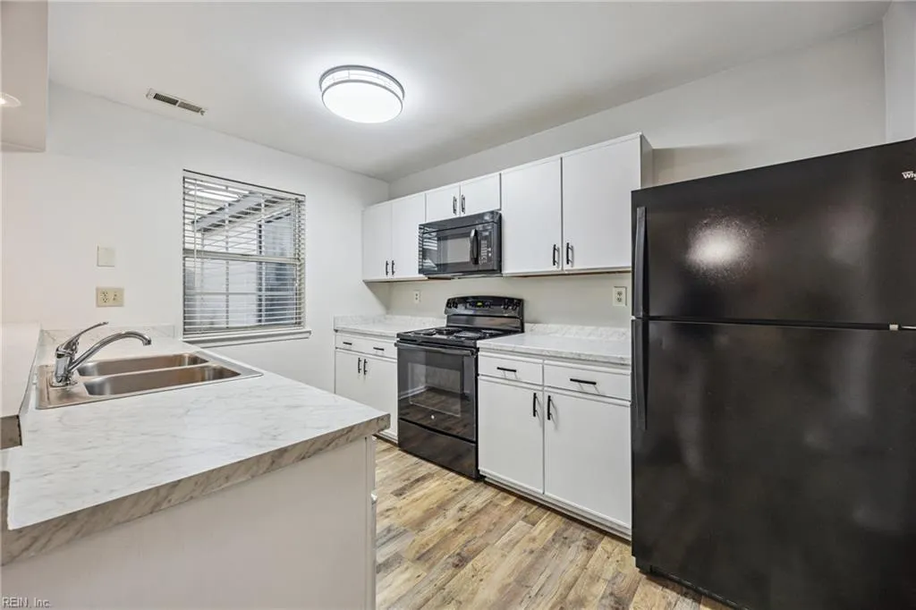 Chesapeake, Virginia 23320, United States, 2 Bedrooms Bedrooms, ,3 BathroomsBathrooms,Residential,Active,173662