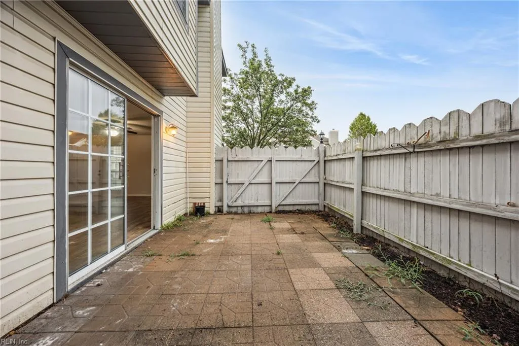 Chesapeake, Virginia 23320, United States, 2 Bedrooms Bedrooms, ,3 BathroomsBathrooms,Residential,Active,173662