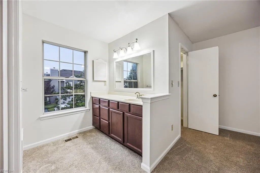 Chesapeake, Virginia 23320, United States, 2 Bedrooms Bedrooms, ,3 BathroomsBathrooms,Residential,Active,173662