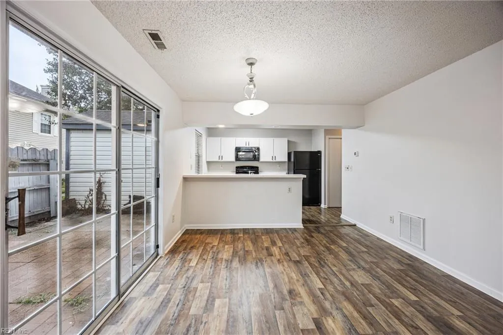 Chesapeake, Virginia 23320, United States, 2 Bedrooms Bedrooms, ,3 BathroomsBathrooms,Residential,Active,173662