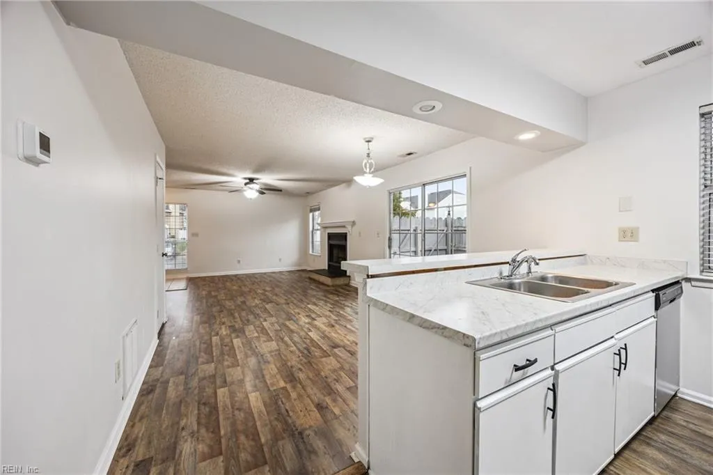 Chesapeake, Virginia 23320, United States, 2 Bedrooms Bedrooms, ,3 BathroomsBathrooms,Residential,Active,173662