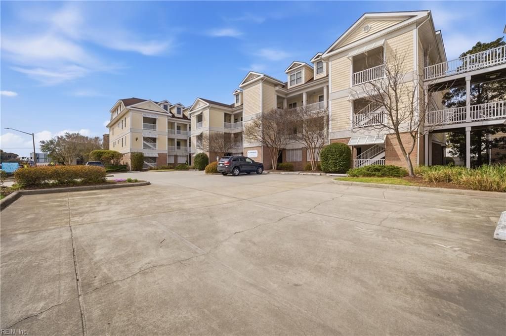 Photo of 2992 Shore Drive #301, Virginia Beach, VA 23451 (MLS # 10626632)