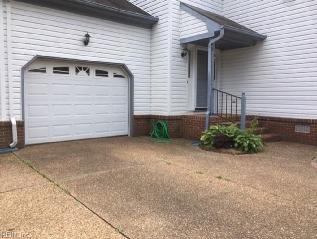 Photo of 102 Blacksmith Arch, Yorktown, VA 23693 (MLS # 10611638)