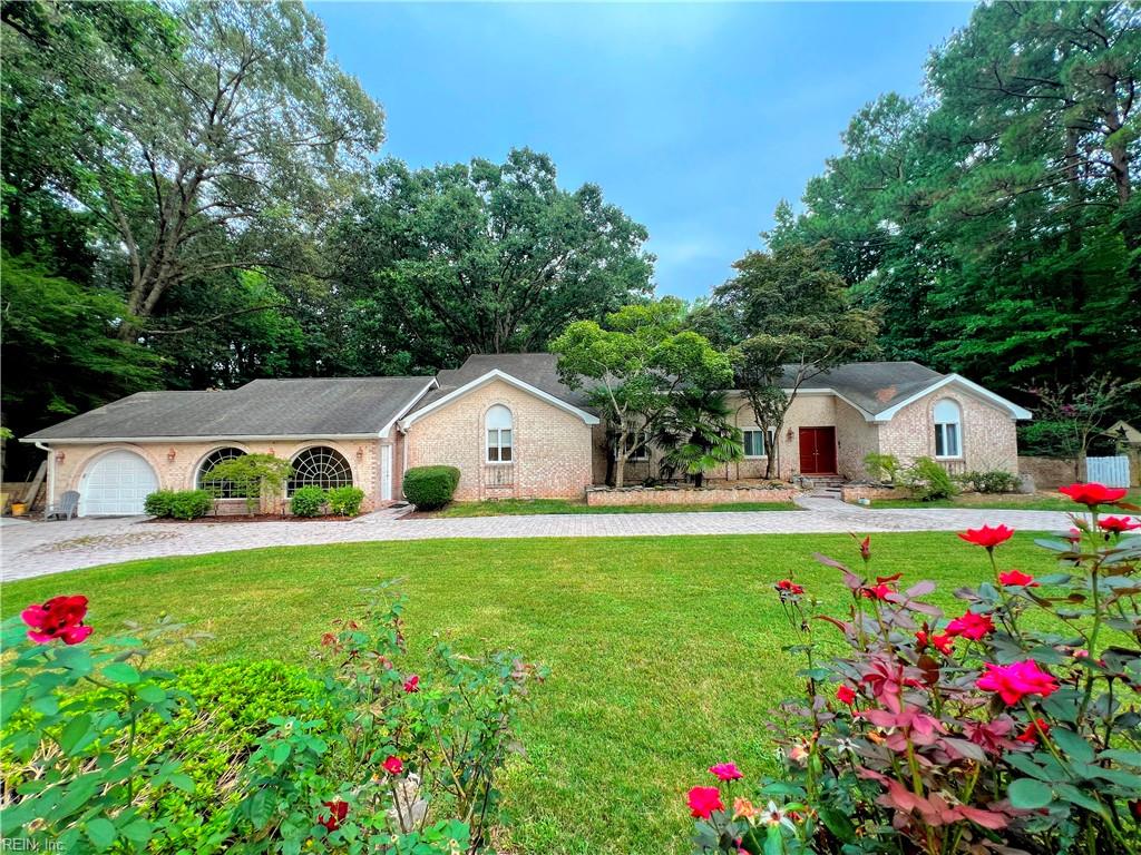 1413 W Little Neck Road RD