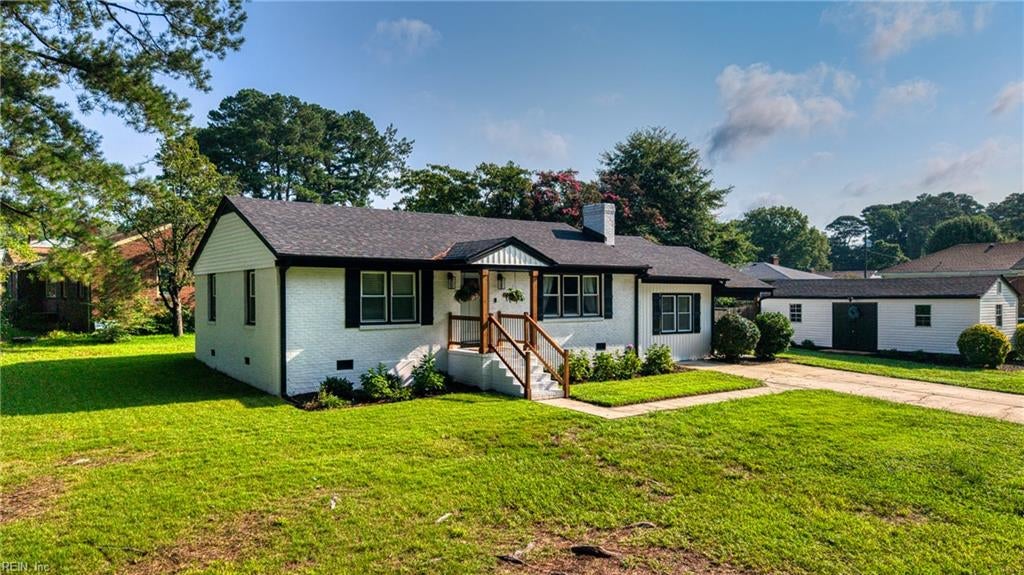 Photo of 1620 Colonial Ave Avenue, Suffolk, VA 23434 (MLS # 10647255)