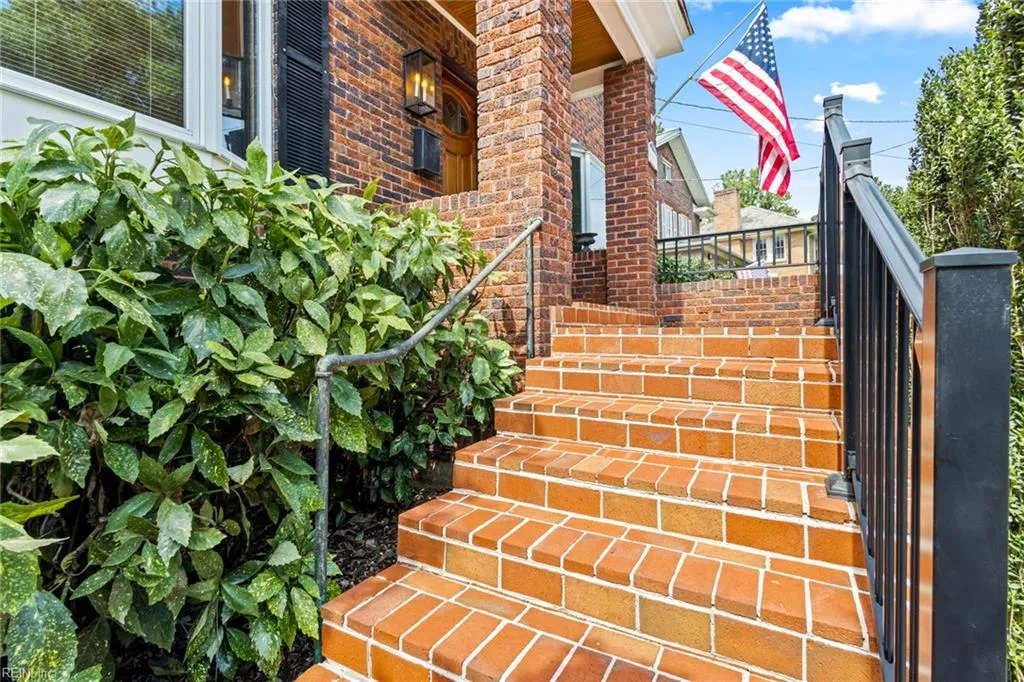 Norfolk, Virginia 23507, United States, 3 Bedrooms Bedrooms, ,3 BathroomsBathrooms,Residential,Active,160840