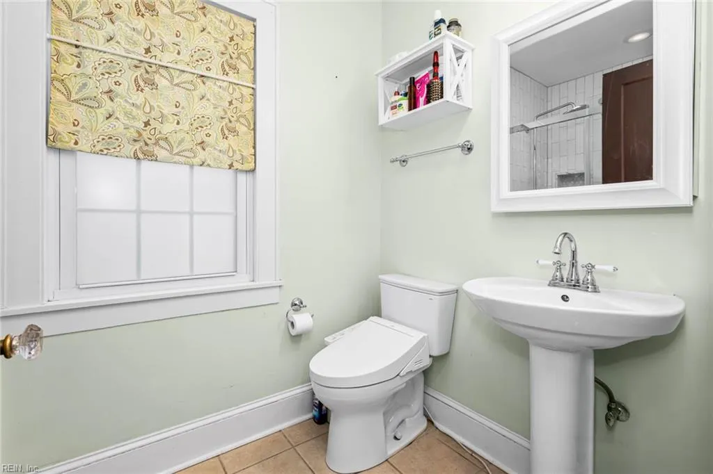 Norfolk, Virginia 23507, United States, 3 Bedrooms Bedrooms, ,3 BathroomsBathrooms,Residential,Active,160840