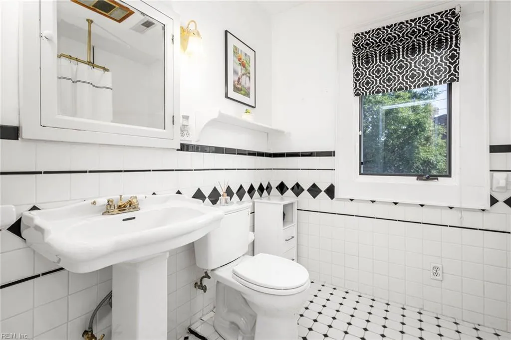 Norfolk, Virginia 23507, United States, 3 Bedrooms Bedrooms, ,3 BathroomsBathrooms,Residential,Active,160840