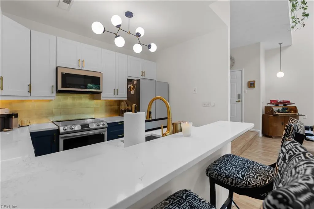 Virginia Beach, Virginia 23454, United States, 2 Bedrooms Bedrooms, ,3 BathroomsBathrooms,Residential,Active,178231