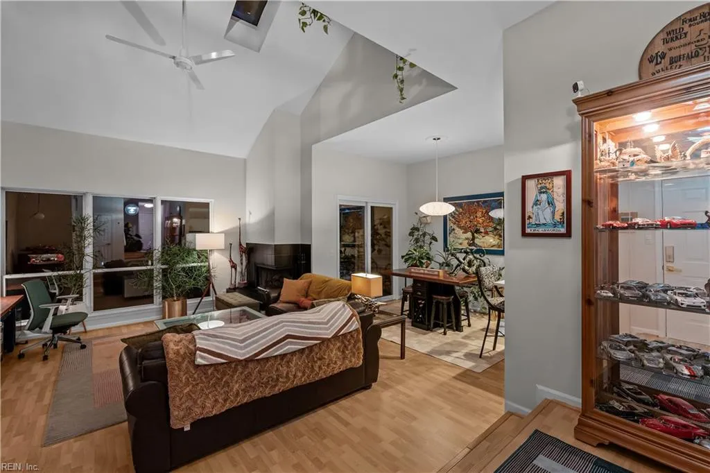 Virginia Beach, Virginia 23454, United States, 2 Bedrooms Bedrooms, ,3 BathroomsBathrooms,Residential,Active,178231