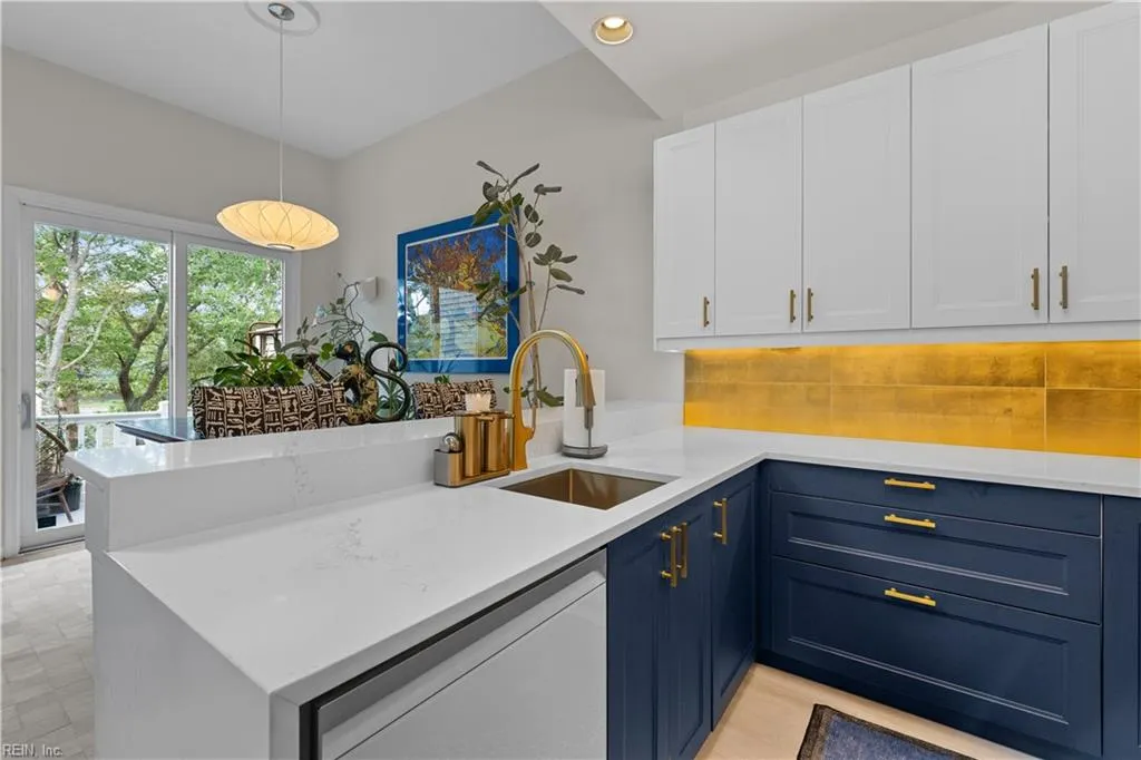 Virginia Beach, Virginia 23454, United States, 2 Bedrooms Bedrooms, ,3 BathroomsBathrooms,Residential,Active,178231