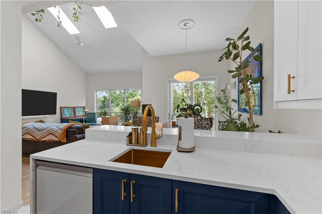 Virginia Beach, Virginia 23454, United States, 2 Bedrooms Bedrooms, ,3 BathroomsBathrooms,Residential,Active,178231